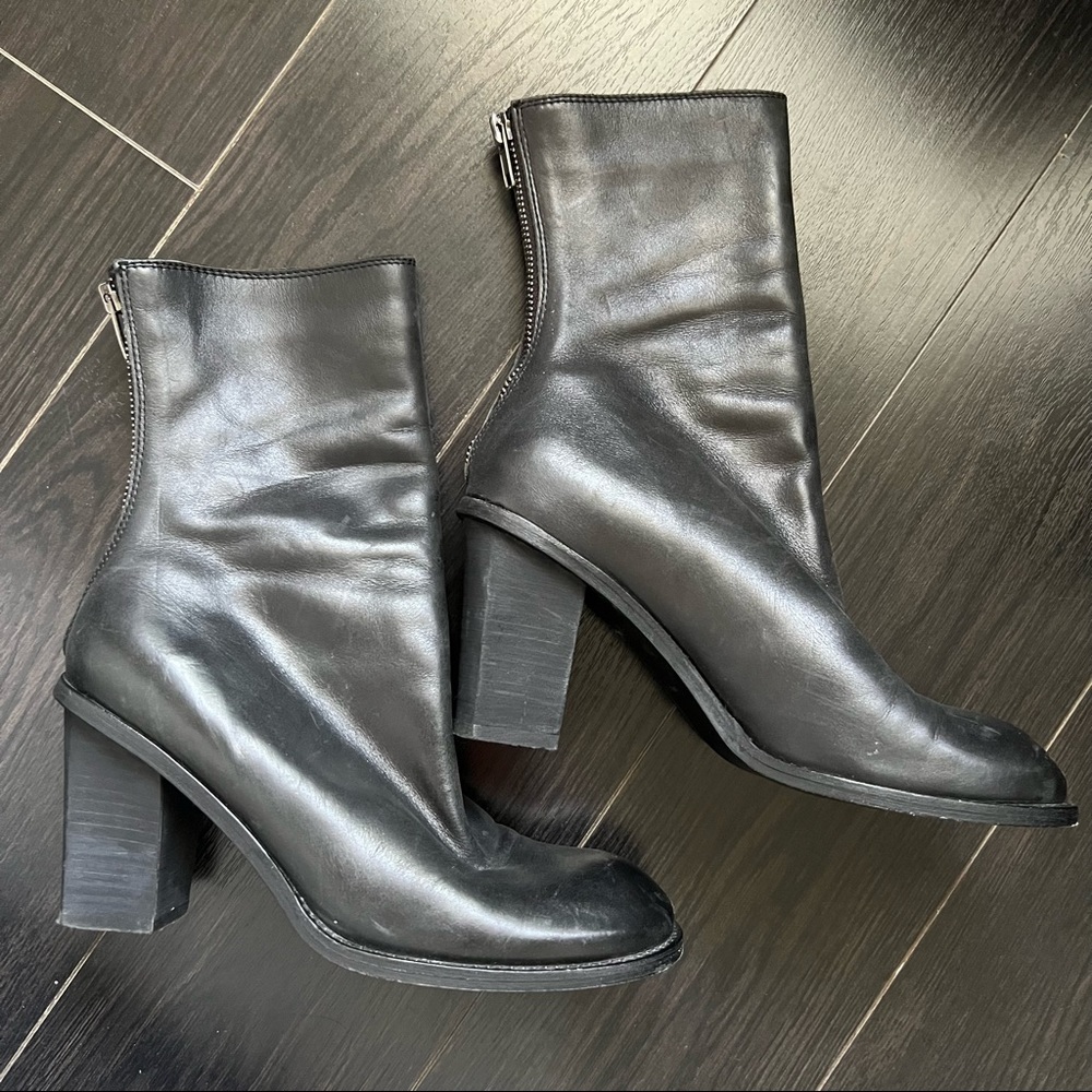 Galassia Spirale black leather tight ankle boot bootie zip back